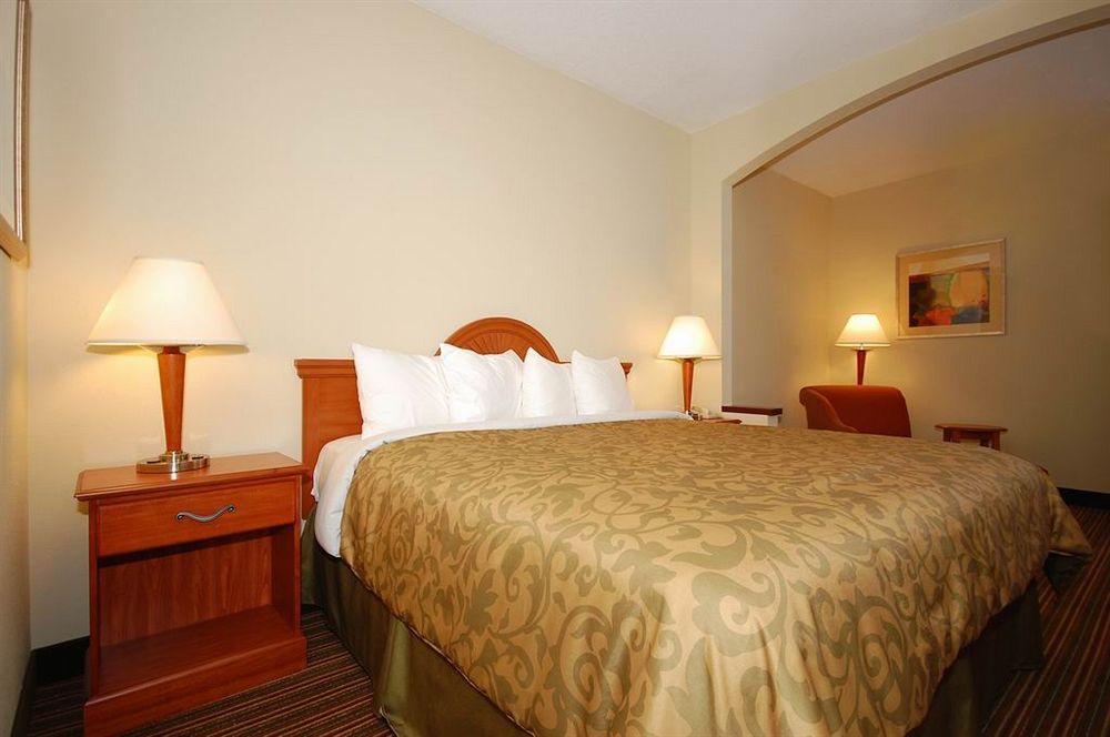 Best Western Plus Edison Inn Garner Buitenkant foto